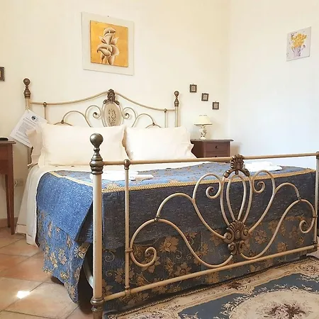All'ombra Degli Ulivi Bed and breakfast 4*