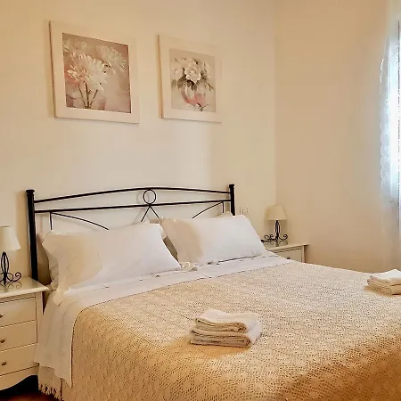 All'ombra Degli Ulivi B&B 오스투니